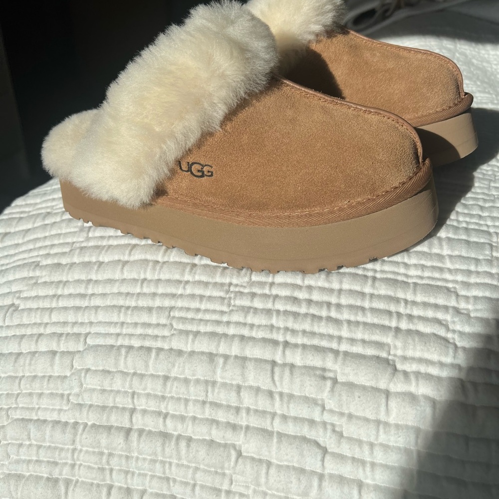 UGG Tan Slippers with Plush Cream Lining - Picture 4 of 8